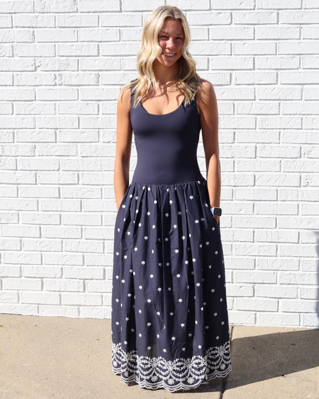 Sleeveless Embo Scallop Edge Midi Dress