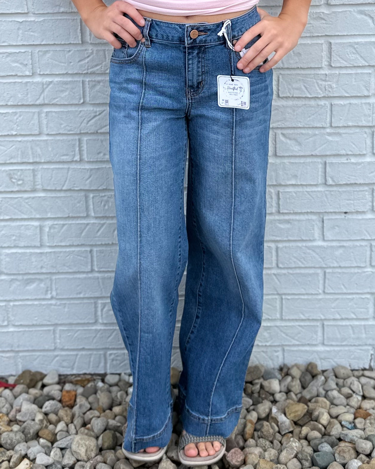 28" Petite Pintuck Wide Leg Jeans