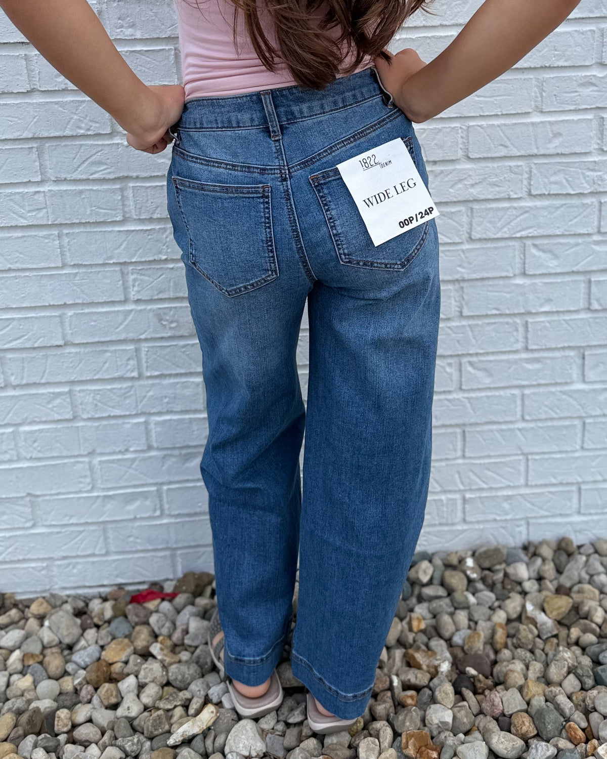 28" Petite Pintuck Wide Leg Jeans