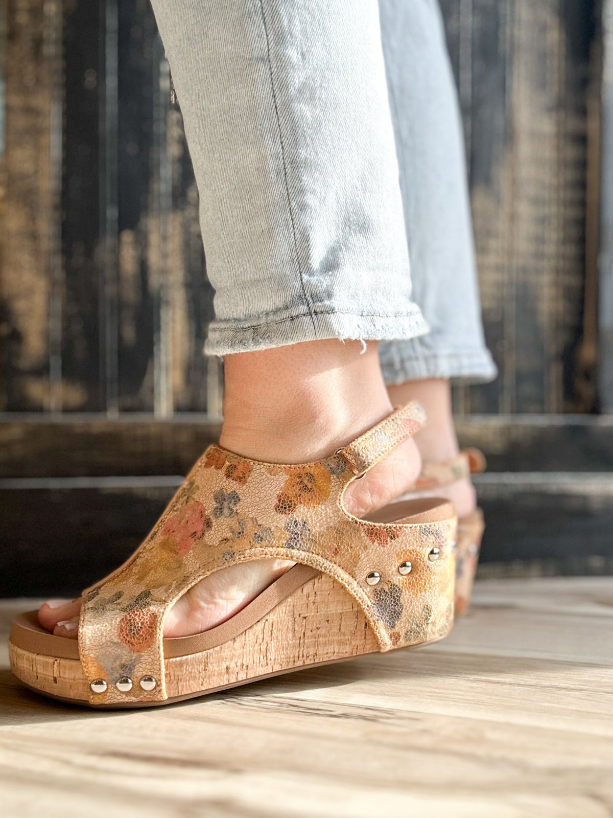 Corky’s Carley Camel Washed Flower