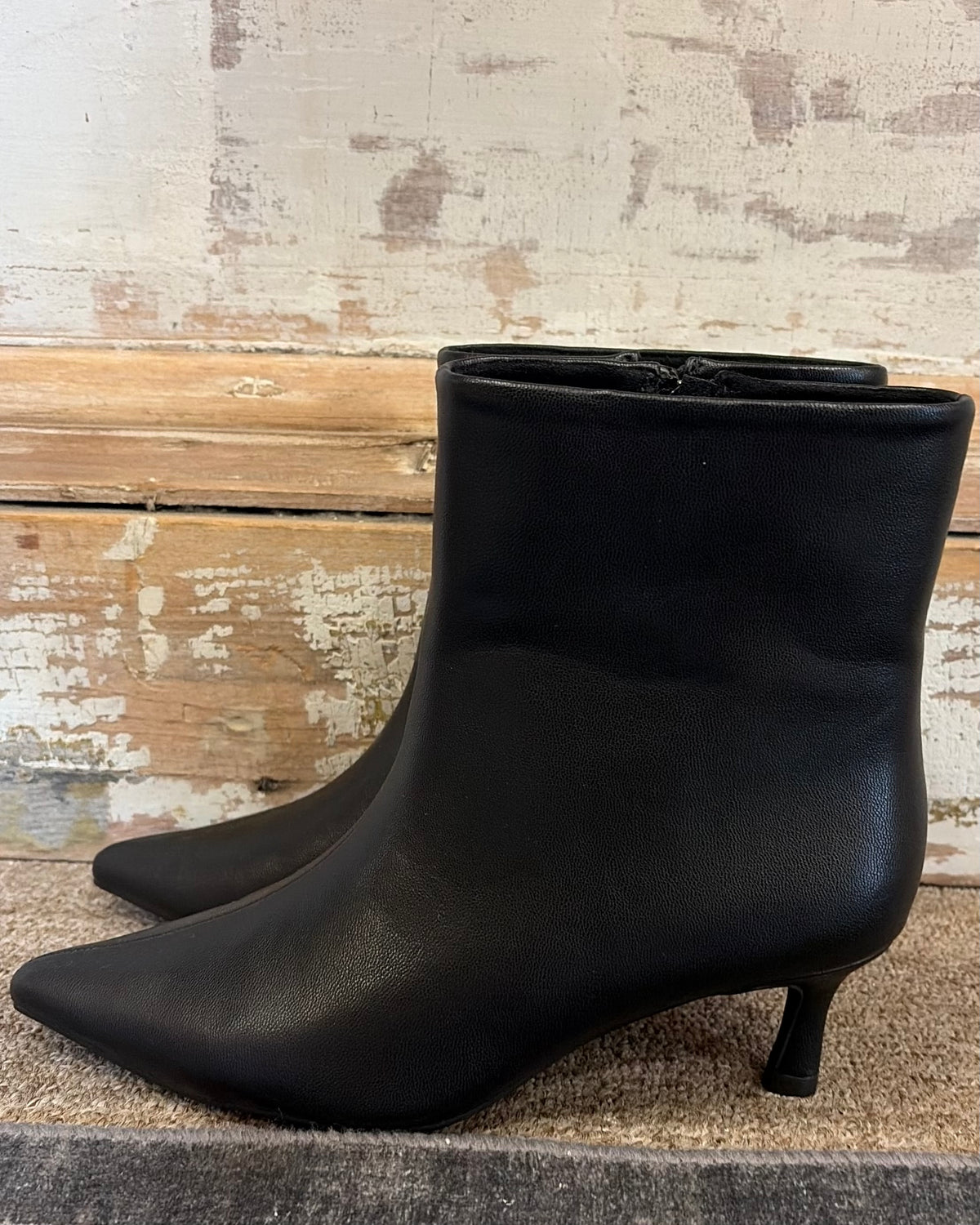 Corky's Gold Digger-Black