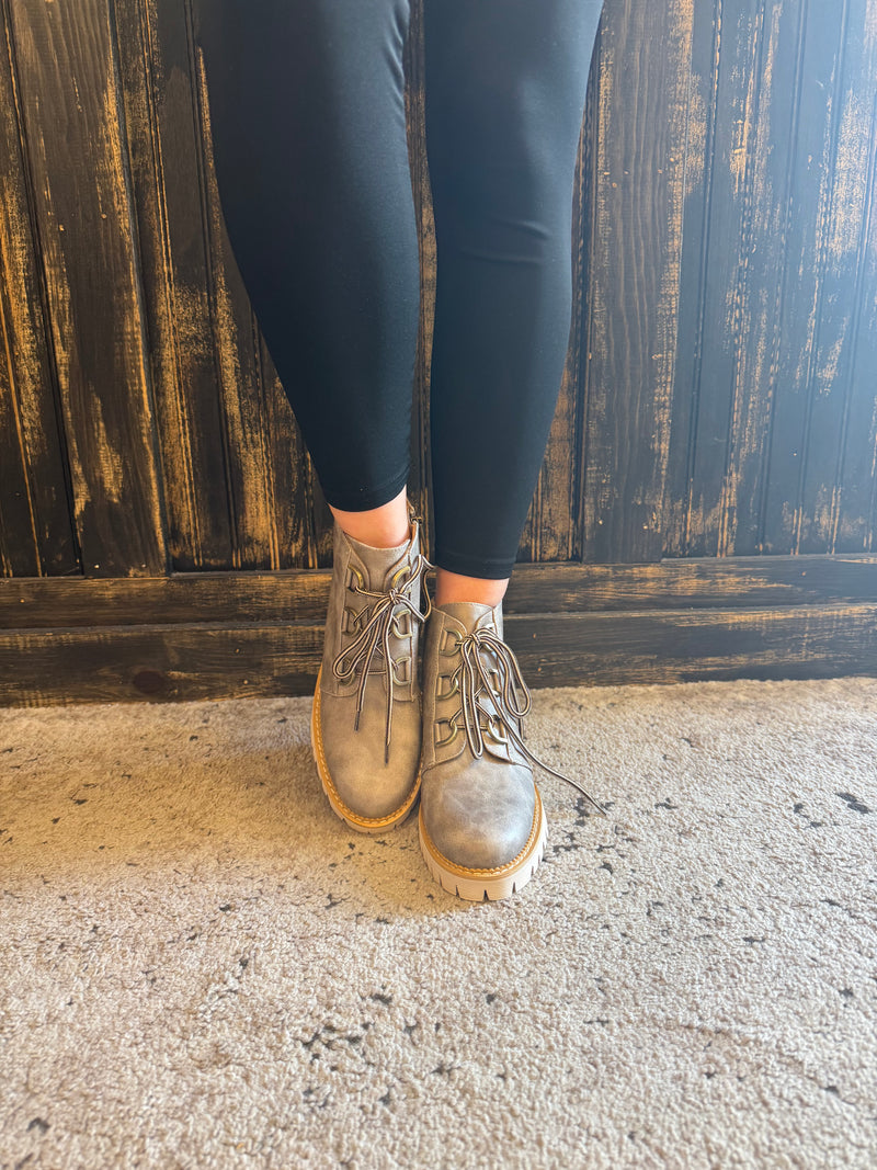 Corky's Trail Ride - Light Grey