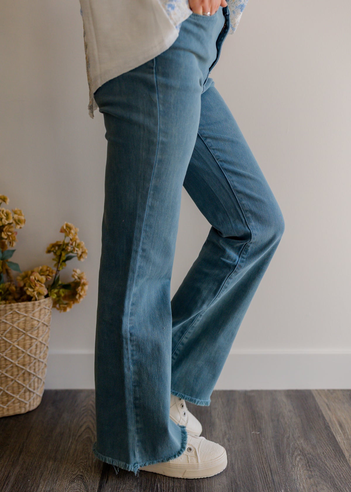 Frayed Cutoff Hem Wide Pant