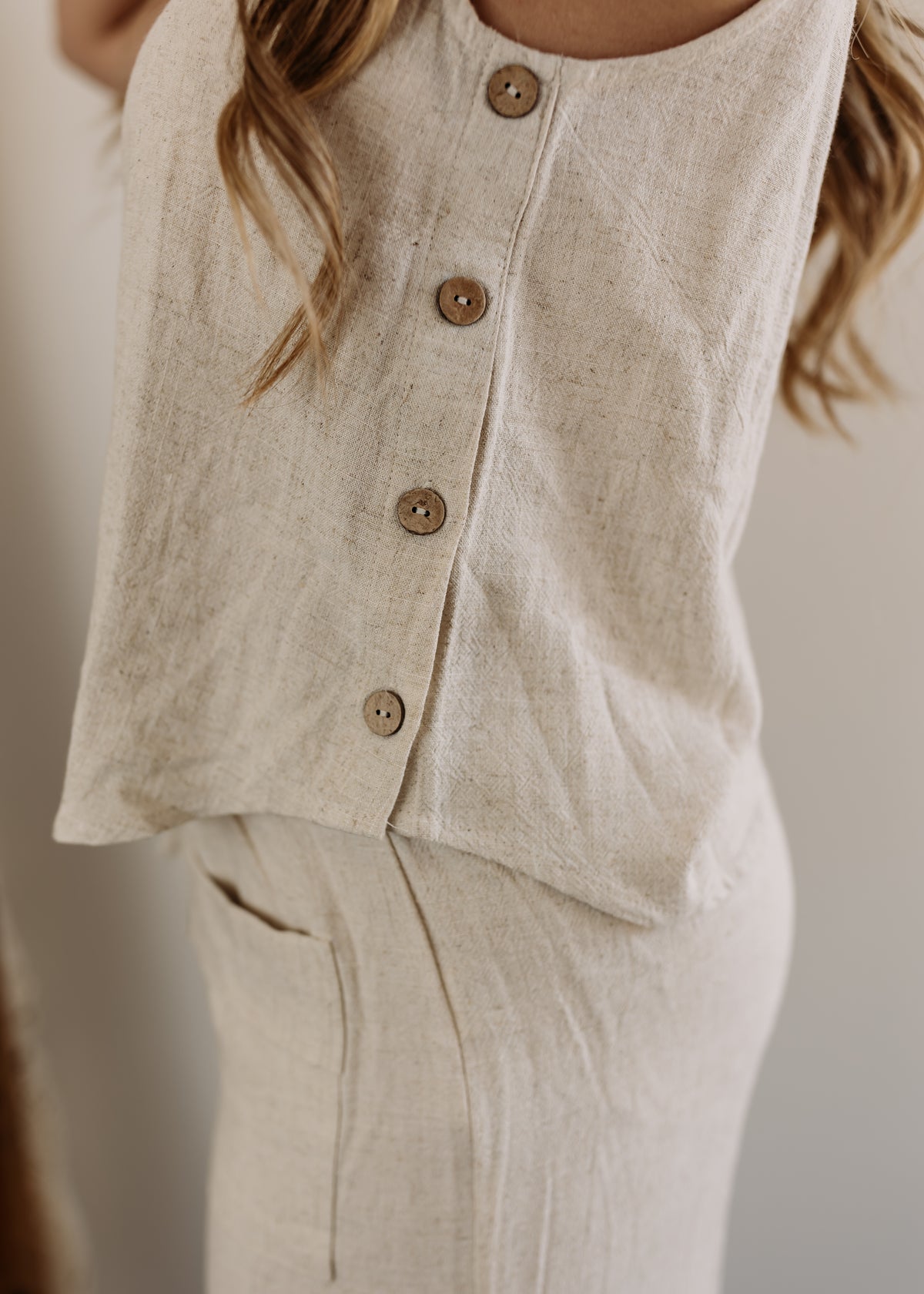 Sleeveless Side Button Linen Top