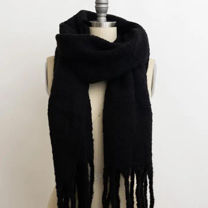 Knit Scarf w/ Tassels - Black